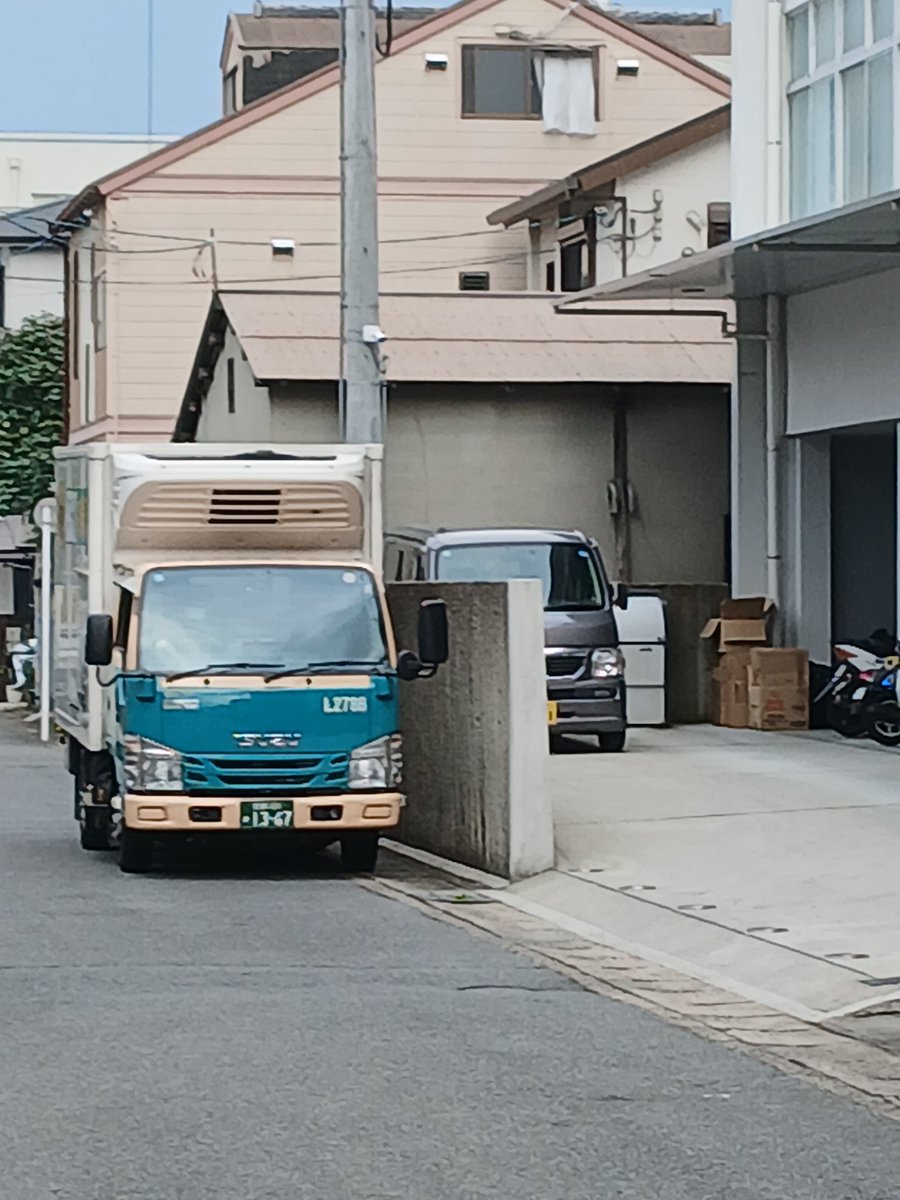 LLC_HALE6's tweet photo. 駐禁邪魔や
#まるや
#七味
#クロヤコヤマト
#宅急便 https://t.co/D21RISqbHd