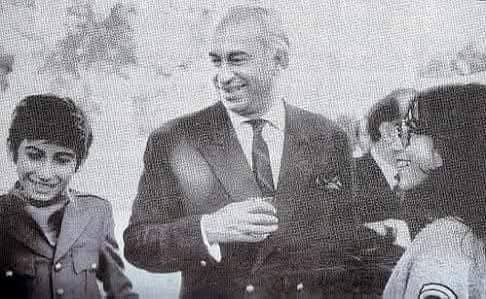 JiyalaShamshad's tweet photo. Qurbaniyo'n ki daastan, #Bhutto Khandan ❤️
RED SALUTE TO SHAHEED SHAHNAWAZ BHUTTO.
@AseefaBZ https://t.co/1L0ktRAFlz