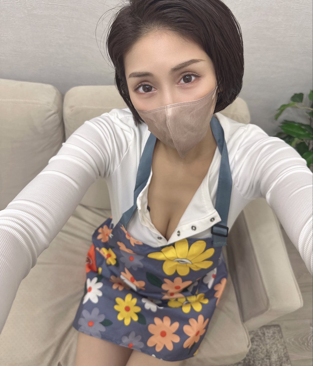 marcelo907's tweet photo. こんな格好でのお出迎えどうですか？ https://t.co/FKngURcxp9