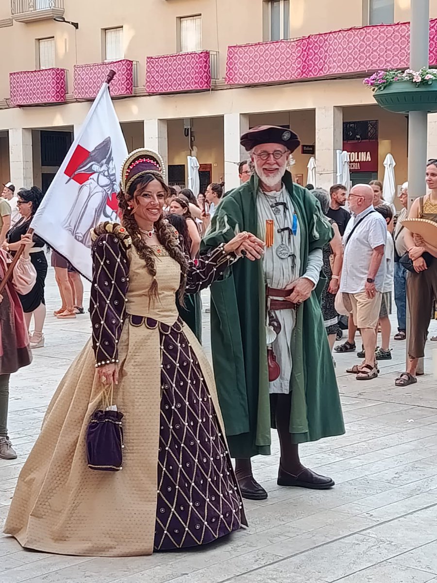 ERoigM's tweet photo. #moments de la #festadelrenaixement
Acte inaugural de la XXIX Festa #familiaMontagut
#VineiDeixatSeduir #tortosa https://t.co/427lC7WLyE