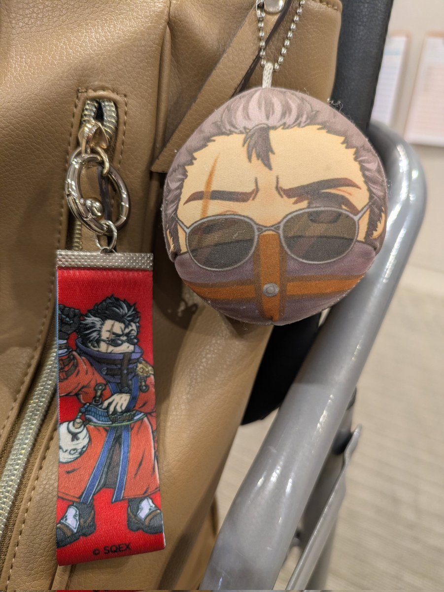 kurupon53246's tweet photo. 4つあるので1つ開封🥰
アーロンさん可愛いね〜！ https://t.co/dJ7QgNkdvo