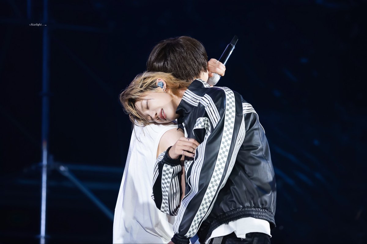 V8solo's tweet photo. This pic bruh Lets just dieeee https://t.co/ou3D5QJtTJ