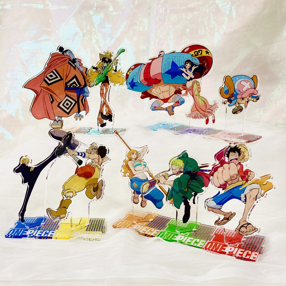 新商品】 〖STRAW HAT CREW〗 アクリルジオラマスタンド ルフィ/ゾロ