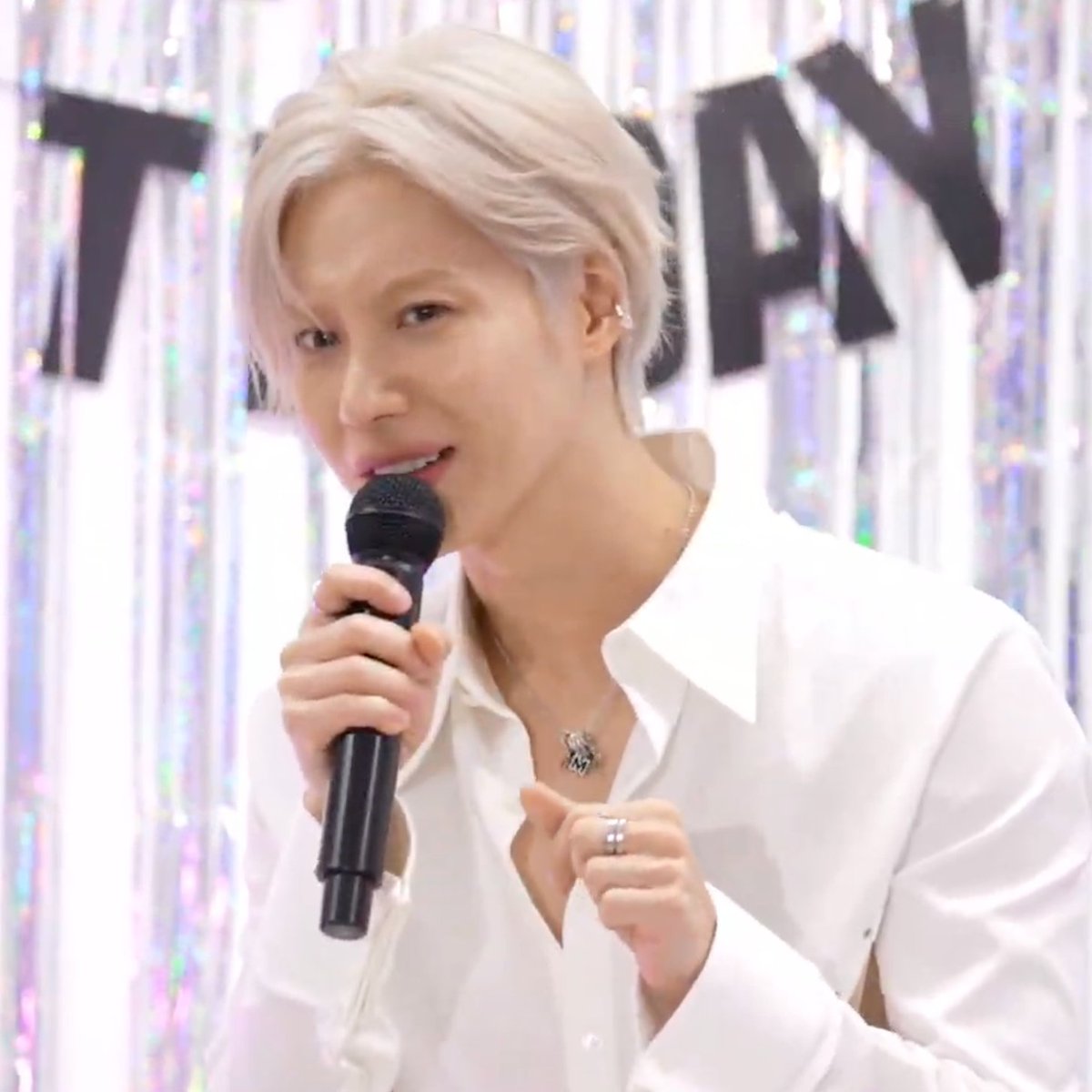 babycheese4ever's tweet photo. His facial expressions are killing me! Why does Taemin always look so disgusted when he's confused? 😂🤣 https://t.co/yOKk4OWP2A