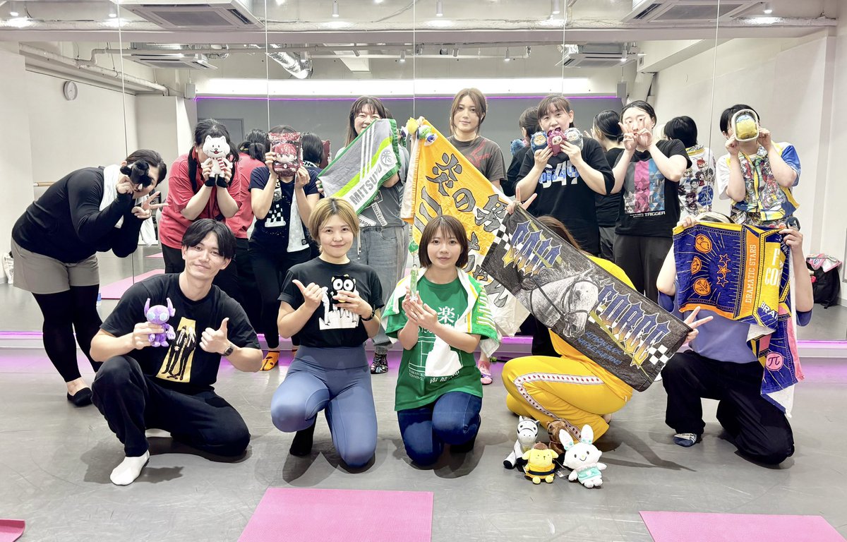 OtakuGymCLALABO's tweet photo. ㊗️ #オタクジム 5周年記念！エクササイズイベントありがとうございました💪✨
推しグッズに囲まれアニソンを聴きながら、熱く楽しく運動がんばりました🥳🔥
これからもオタクジムCLALABOをよろしくお願いします‼️🏋️‍♀️
【オタクジム代表SAKU】 https://t.co/ir8WY00oy5