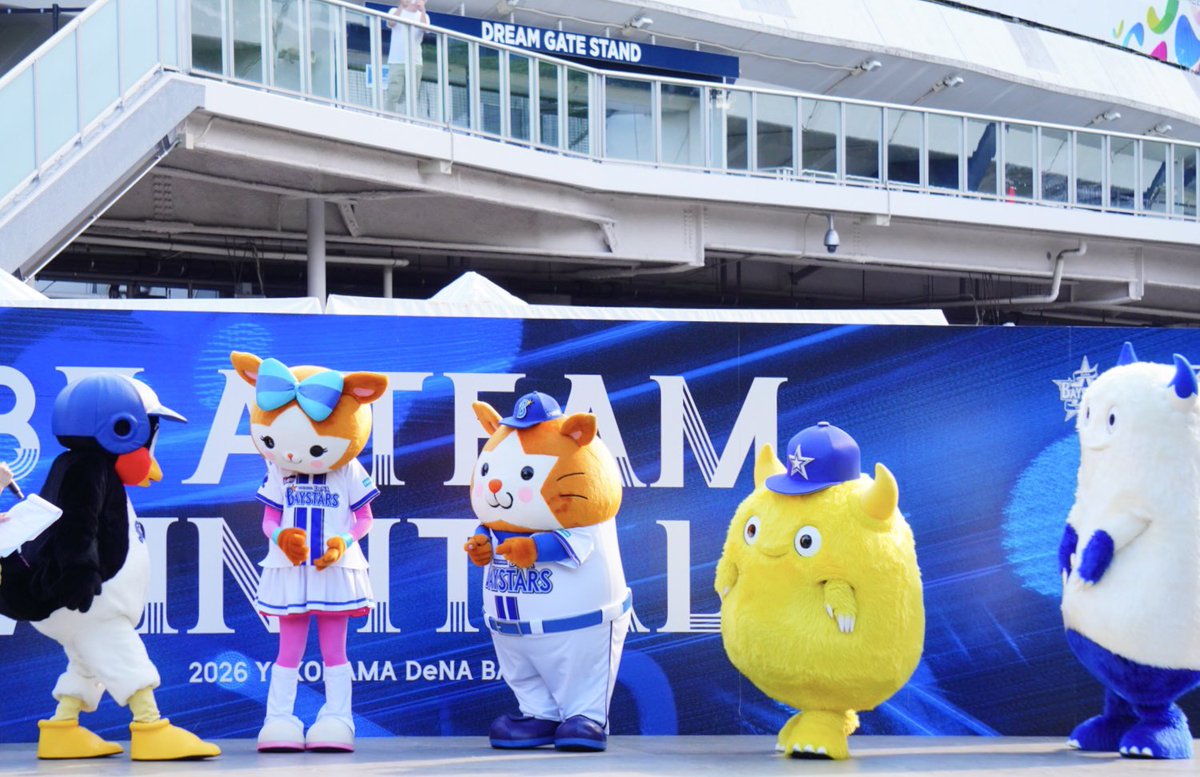 suta_cham's tweet photo. 団体芸にすぐ対応できるスターマン

#baystars
#スターマン
#DBキララ
#バート
#チャピー
#つば九郎
2026.07.18 https://t.co/5tqFWZwlGC