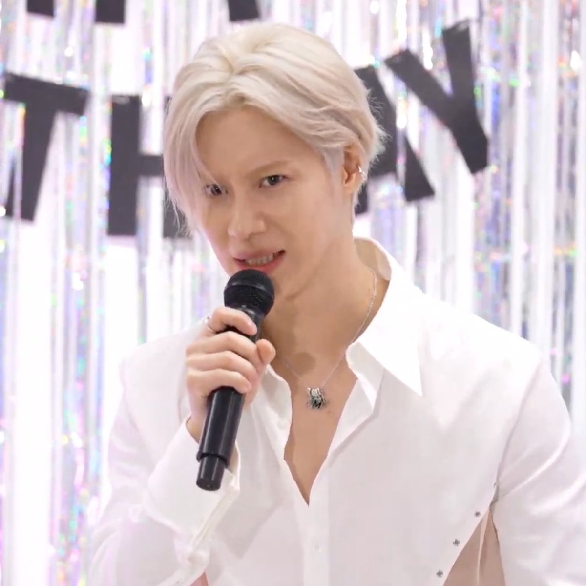 babycheese4ever's tweet photo. His facial expressions are killing me! Why does Taemin always look so disgusted when he's confused? 😂🤣 https://t.co/yOKk4OWP2A