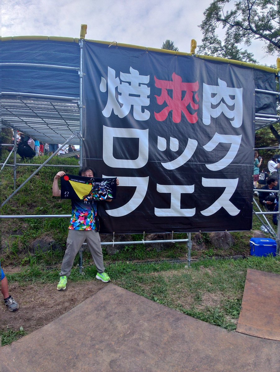 kendoumen_jet's tweet photo. ヤキフェスにきた〜〜
暑くて熱すぎるー！
セキュリティの人達も楽しそうに、逆にダイブを煽っているわ〜笑 https://t.co/2p77vtnf1S