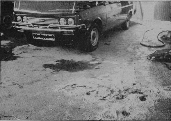 ConsuorF's tweet photo. Era chapista y trabajaba en un taller de #Bergara, #TalDíaComoHoy de 1980 #ETA lo asesinó cuando reparaba un coche. Su mujer estaba a punto de dar a luz. ¡Cuántas veces repito esta situación!

Se llamaba José Ramón Ledo.

No os preguntéis por qué. No lo había.

¡Esto era ETA!

🧵 https://t.co/n5HgMTZtLi