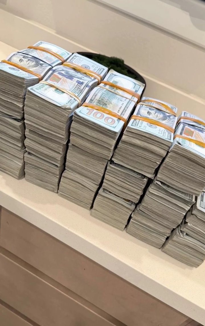 asherrkiinee's tweet photo. Mentioned you....
What's weekend without giveaway 
Drop account details RT and follow https://t.co/l0QKdD4hXR
