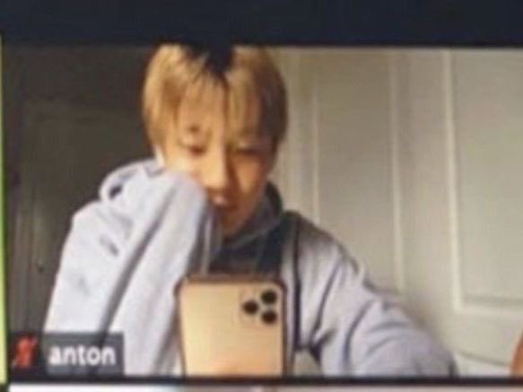 maeumchae's tweet photo. yall ever went on those sites/server where u join random people studying during covid? and then get distracted bcs of a cutie? yeah this is exactly that https://t.co/a6TPv2n4M6