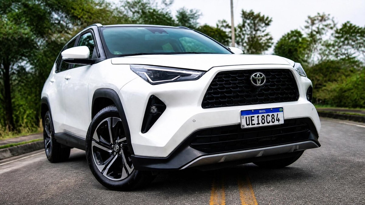 automotivas's tweet photo. Avaliação: Toyota Yaris Cross XRX decepciona pelo preço ao combinar motor fraco, suspensão firme e equipamentos ausentes https://t.co/1YDgOkH9R9 #YarisCross https://t.co/Iao0Qo8SYS