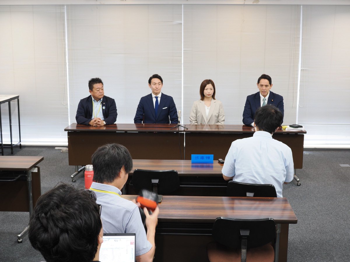 gutsdego's tweet photo. 昨日、神奈川県庁記者クラブにて、#国民民主党神奈川県連 として、#神奈川8区 #片山ちえ 及び #神奈川17区 #中村太一 両名の総支部長就任の発表・会見をさせて頂きました。

#片山ちえ8区総支部長 は今年2月の衆議院議員選挙では神奈川2区にて国政初挑戦させて頂いて45947票を、#中村太一17区総支部長 は神奈川17区より国政初挑戦させて頂き45727票と、お二人とも急な立候補の中、国民民主党の政策、ご自身の政策をお訴えし、多くの得票を頂戴しました。
今回、片山ちえさんは2区からご自身の地元8区へ選挙区を変更し、新たな挑戦となりますが、引き続き精力的に活動を展開致します。
中村太一さんは2月の衆議院議員選挙と同じ選挙区にて、引き続き広い選挙区ですが、一人でも多くの皆さまに声を届け、また一つでも多くのご意見・ご要望にお応えして参ります。
お二人の活動にご期待下さい！

国民民主党神奈川県連としては引き続き、総支部長体制を整えるべく、党勢拡大に向けて準備を進めて参ります‼️

#対決より解決
#もっと手取りを増やす
#人づくりこそ国づくり