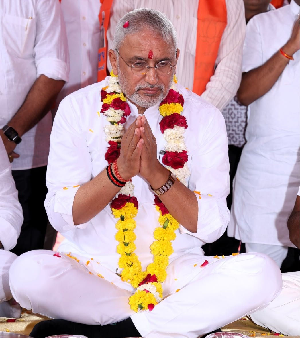 iJagdishBJP's tweet photo. આજે તાપી જિલ્લાના વ્યારા ખાતે ભગવાન શ્રી વિશ્વકર્મા દાદાના ભવ્ય મંદિરના જીર્ણોદ્ધાર કાર્યનું ભૂમિપૂજન કરવાનો પાવન અવસર પ્રાપ્ત થયો.

ભગવાન વિશ્વકર્મા દાદાના આશીર્વાદ હંમેશાં આપણી સાથે રહે અને સૌના જીવનમાં સુખ, શાંતિ, સમૃદ્ધિ તેમજ ઉત્તમ સ્વાસ્થ્ય અર્પે તેવી મંગલકામના.

સૌને જય વિશ્વકર્મા 🙏
