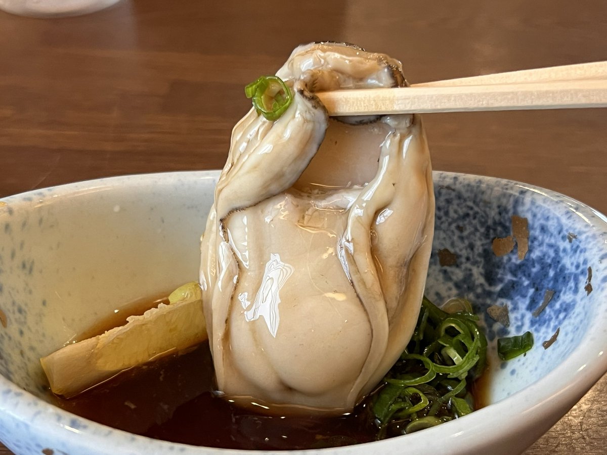 AVG200's tweet photo. ごはんと、岩牡蠣 https://t.co/CqXTPlUr8Z