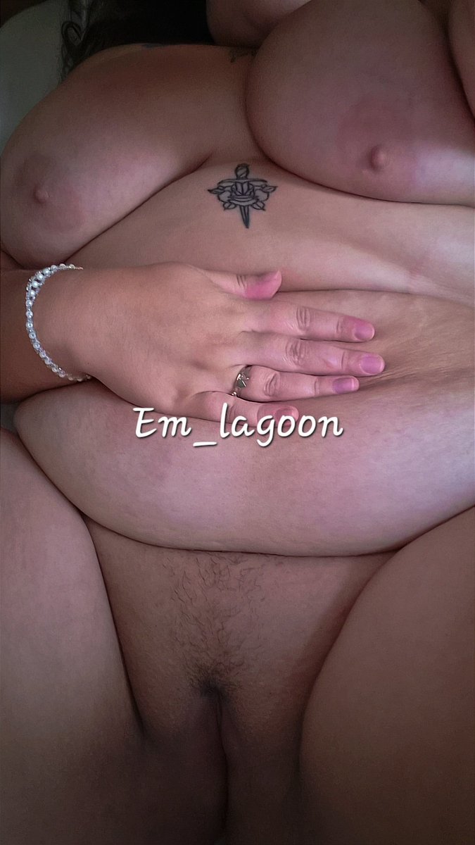 EM_Lagoon's tweet photo. Voici mon début du ticket 🐱 ça fait femme mâture non? 
#samediaulit 

@Body_Art_be_fr @PartageDefiHot @OrgasmicGroup @FrancaisesSexy @lesseinsdumonde https://t.co/k0SDr1Pchg