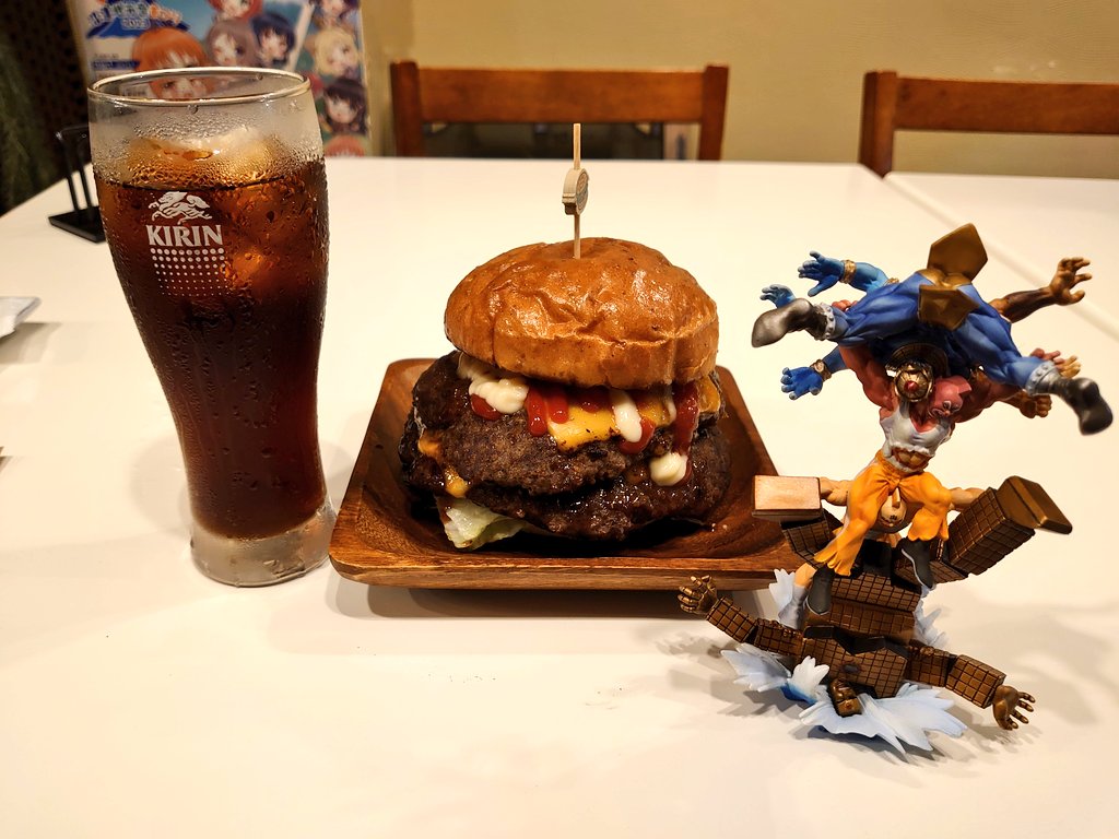 KATSU_BAFFARO's tweet photo. #みんなの沼津あるある
実はハンバーガー食べがち写真は
トニルルさんのチーズバーガー
沼津BOOSTさんの
マッスルドッキングバーガー
CoCoさんのチー爆バーガートリプル https://t.co/PLHt61Xzi7
