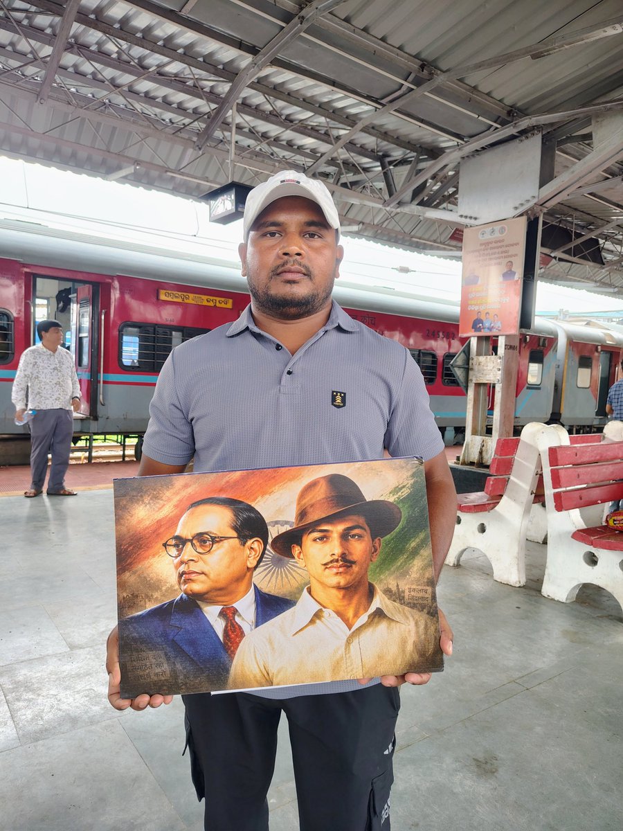 Purandarbhosag2's tweet photo. 🇮🇳 #WAY_TO_DELHI 🚆 | #JANTAR_MANTAR | 20 JULY 🇮🇳 | दिल्ली की ओर..जंतर-मंतर, संसद घेराव | 20 जुलाई 🇮🇳
कलम भी साथ है, संविधान भी साथ है, और भगत सिंह–बाबासाहेब के विचार भी साथ हैं।
#We_Support Sonam Wangchuk ✊️
#20_July_Delhi_Chalo ✊🇮🇳
अभी नहीं तो कभी नहीं ✊️🇮🇳
@Wangchuk66 https://t.co/LglMq2pazJ