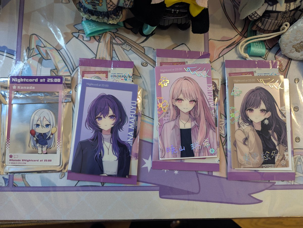 RUIev7x's tweet photo. カラオケ＆アニメイトで買ったもの紹介！エピカバラ3つ！箔押し2枚！瑞希ちゃんの箔押し嬉しすぎる！カラオケで買ったクリアカード奏ちゃんでした！ https://t.co/HeehVeUBP6