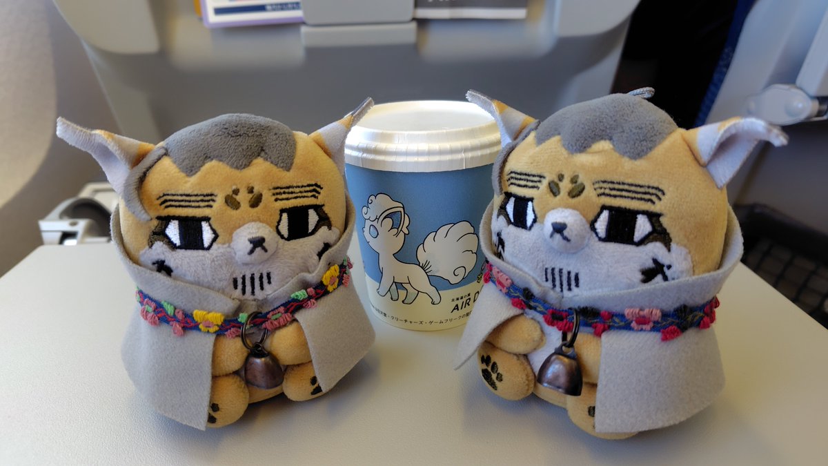 _kaino_8's tweet photo. 本日はロコンジェットでお出かけのフォゼ尾ちゃんです。駅でラーメン食べたよ(焼きそばにしようと思ってたけど結局🍜)美味しかったね！
雨だけどＲＷ乗って散策したよ。外でこの時しか出せなかった💦
#フォゼ尾といっしょ https://t.co/4C8G6JYOEf