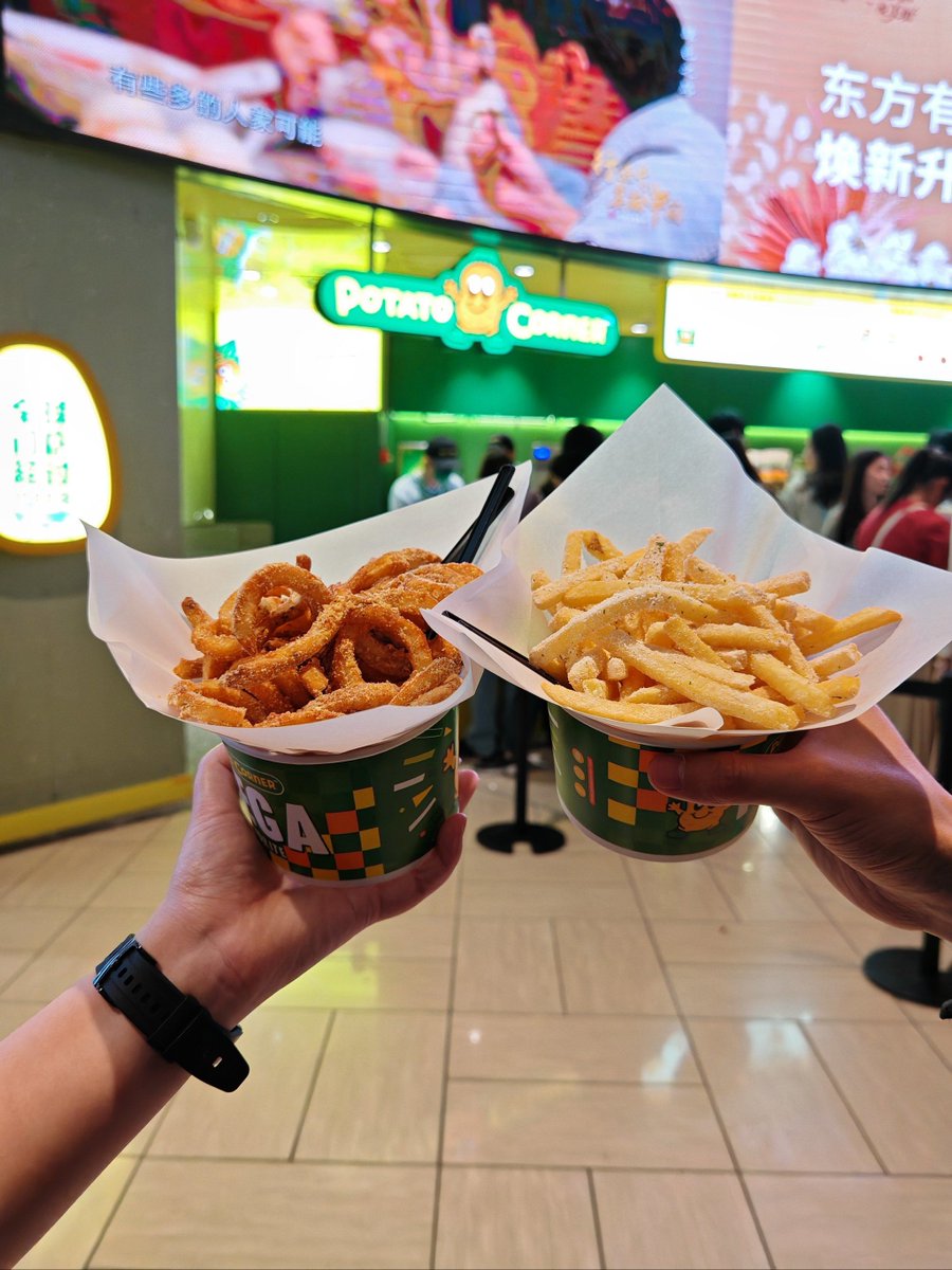 HannahMeding's tweet photo. Just got caught stealing fries from my partner’s plate and they’re playing all innocent like they didn’t laugh so hard they spilled soda. Perfect Tuesday evening if you ask me! https://t.co/GcZJPo2zN5