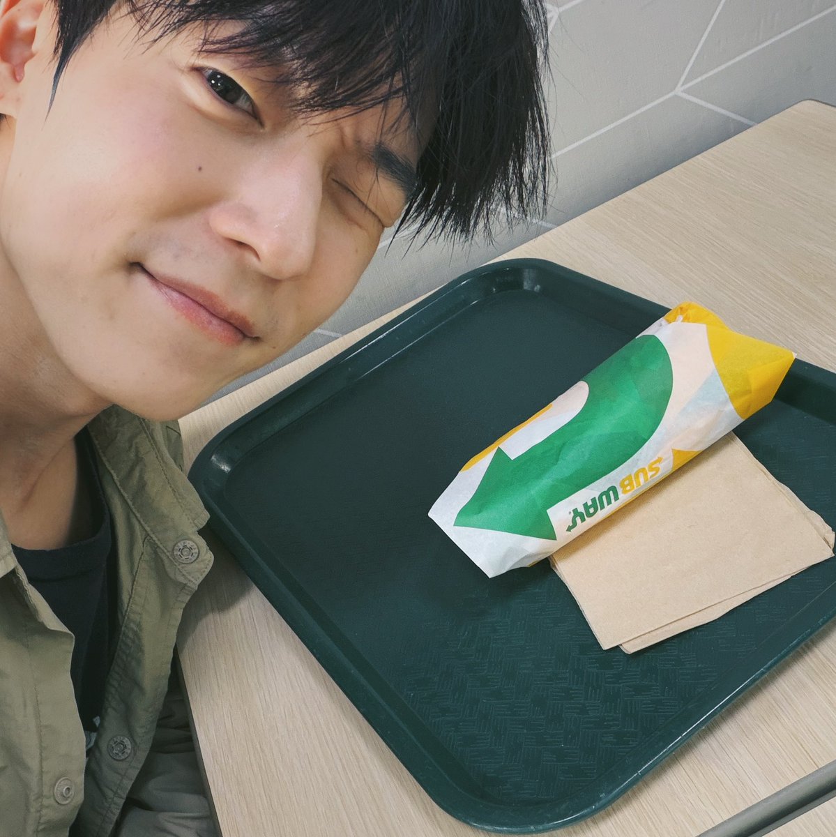 actor_seongha's tweet photo. 오늘 세시 공연도 함께해줘서 너무 고마워요🥰
덕분에 정말 행복했어요🌸
이제 마지막 공연을 앞두고 있네요🥹
힘내볼게요!!!!!!😆
고맙고, 사랑합니다🐶🐶🫶🏻 https://t.co/orfHoCjNoM