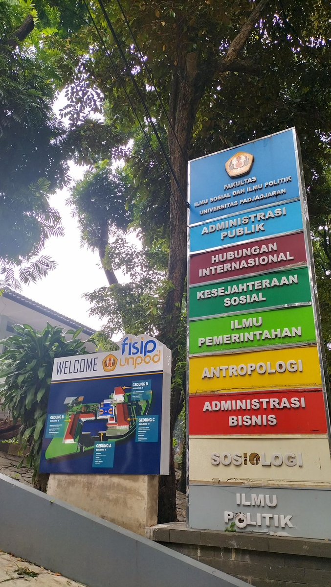 ceyicul's tweet photo. HOPEFULLYYY me survivee di unpad :3 baikbaik ya unpad. 😚💙 #fisipbaik https://t.co/emEz4LhB51