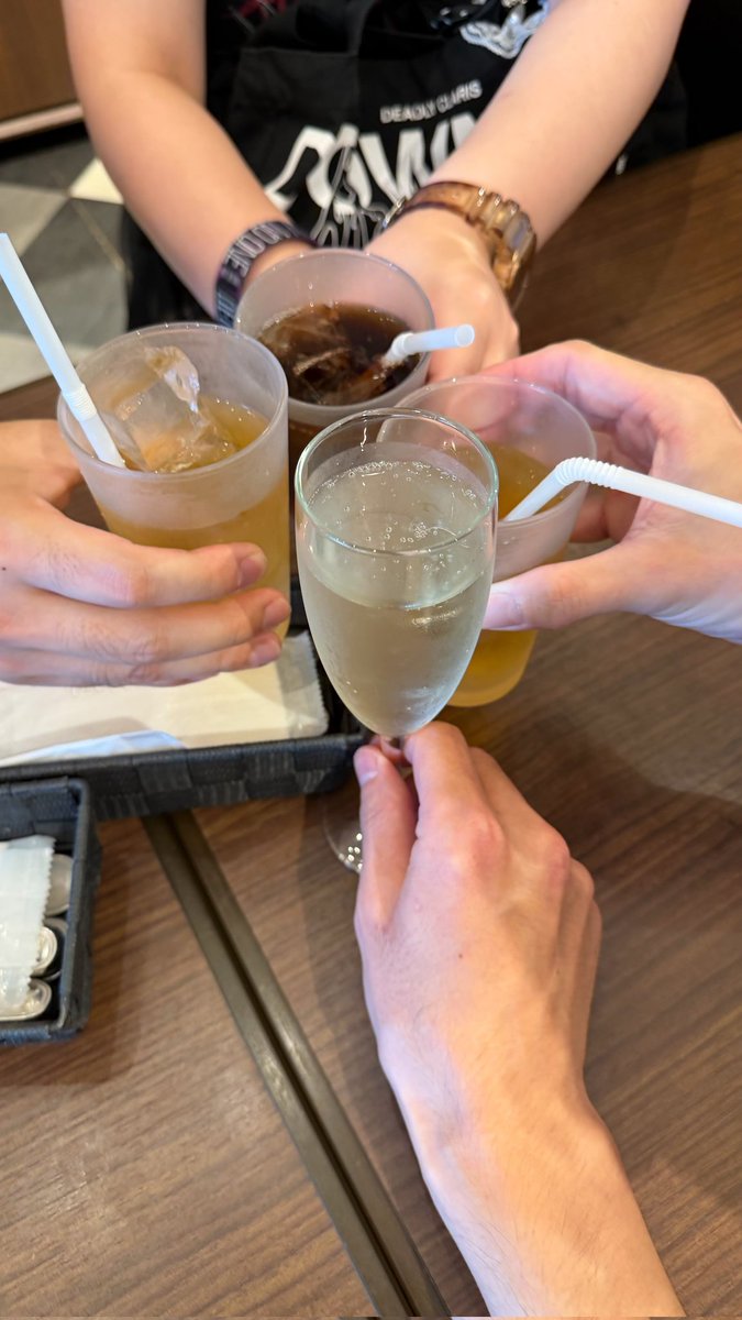 micro07249742's tweet photo. ライブ前に０次会！ https://t.co/HtHUZhrwe9