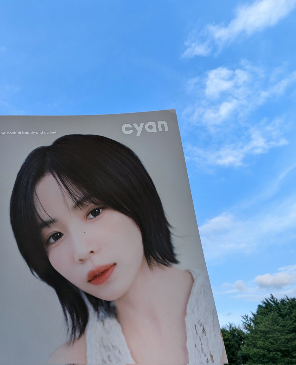 zettai_guratann's tweet photo. マヤちゃんが両面表紙の「#cyan 」が手元に…🌿📘
いつもメイクで隠されがちな目頭付近のほくろも見えて、素の感じがすてき🌱じっくり見て読みます、感謝😭🙏
#MAYA #NiziU https://t.co/6HSYVDpYGI
