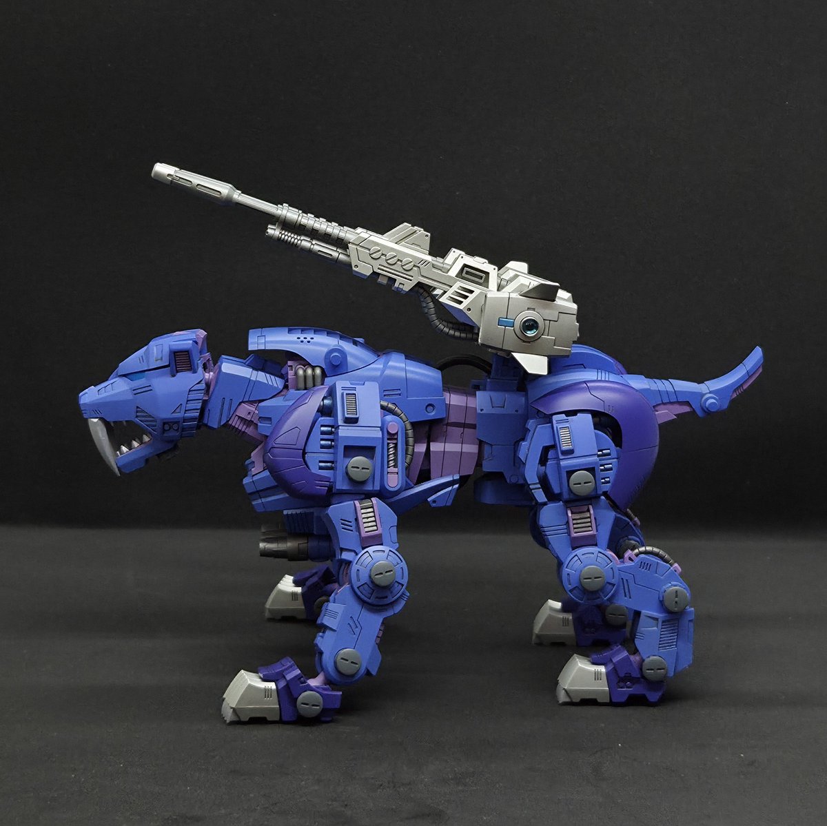 andomore0000's tweet photo. 勝手に妄想サイコセイバータイガー
シュバルツタイガーのガトリングをジェノザウラーにつけようとした残りものをベースに作ってみました
#ZOIDS #RMZ https://t.co/VQgqnyDYlJ