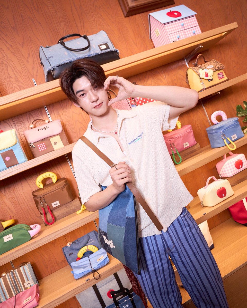 LOfficielThai's tweet photo. Tagi. แบรนด์ไลฟ์สไตล์จากประเทศจีน เปิด Tagi. Sabaai House แฟล็กชิปสโตร์แห่งแรกในประเทศไทย ณ ชั้น 2 ศูนย์การค้าเซ็นทรัลเวิลด์ พร้อมชวนสัมผัสไอเท็มสีสันสดใสสไตล์มินิมอล โดยมี ตี๋ตี๋-วันพิชิต และ ใบปอ-ธิติยา ร่วมงานเปิดตัว
#LOfficielThailand
#Tagi
#twnpich #bbaiporuary https://t.co/obUwtMIgO9