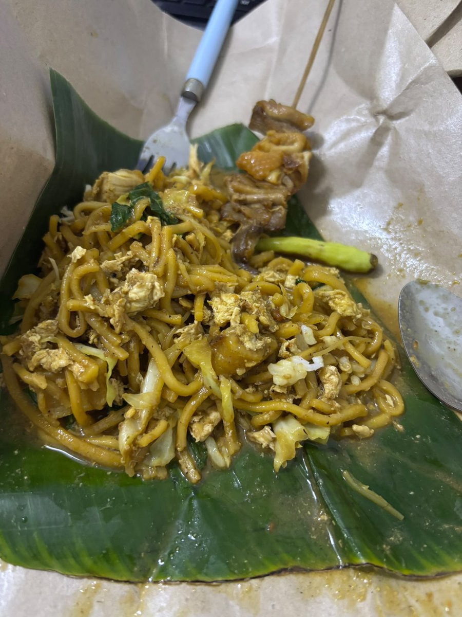 dEsysssetya's tweet photo. Sore² nemu Bakmi nyemek enak, kyk comfort food ngga sih hhehe 🍜... siapa tau ada yg lagi cari ide makan, BAKMI JAWA PAK MIN coba deh,.. misal pada mau take away 👋👋 🤤 lagi lagi Semarang Only 💫 https://t.co/kcqXM5Kw3S https://t.co/NgEDRwBbV8