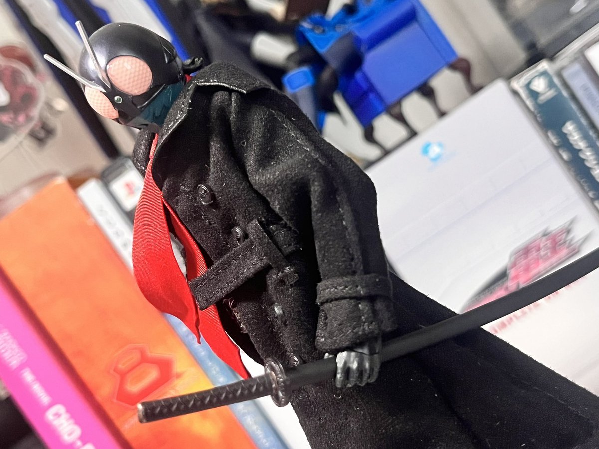 ★X ブラック マフラー 黒 コスプレ 特撮ヒーロー 1号 衣装 エックス 色味は本編のイメージ通り ・一文字との身長差もありつつ現行アーツと
