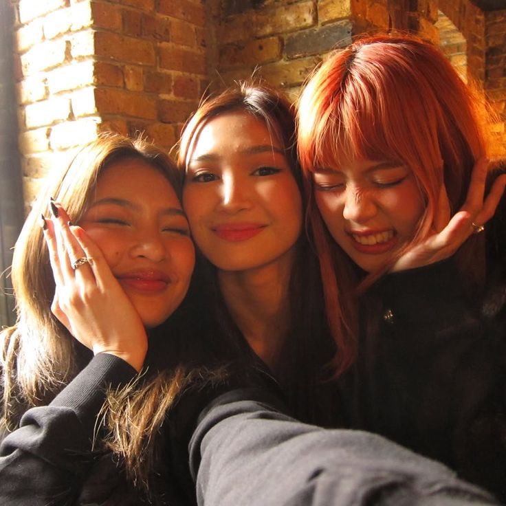 mostlystacey's tweet photo. hay, i love you three. 😞 https://t.co/O4mSrldUiu