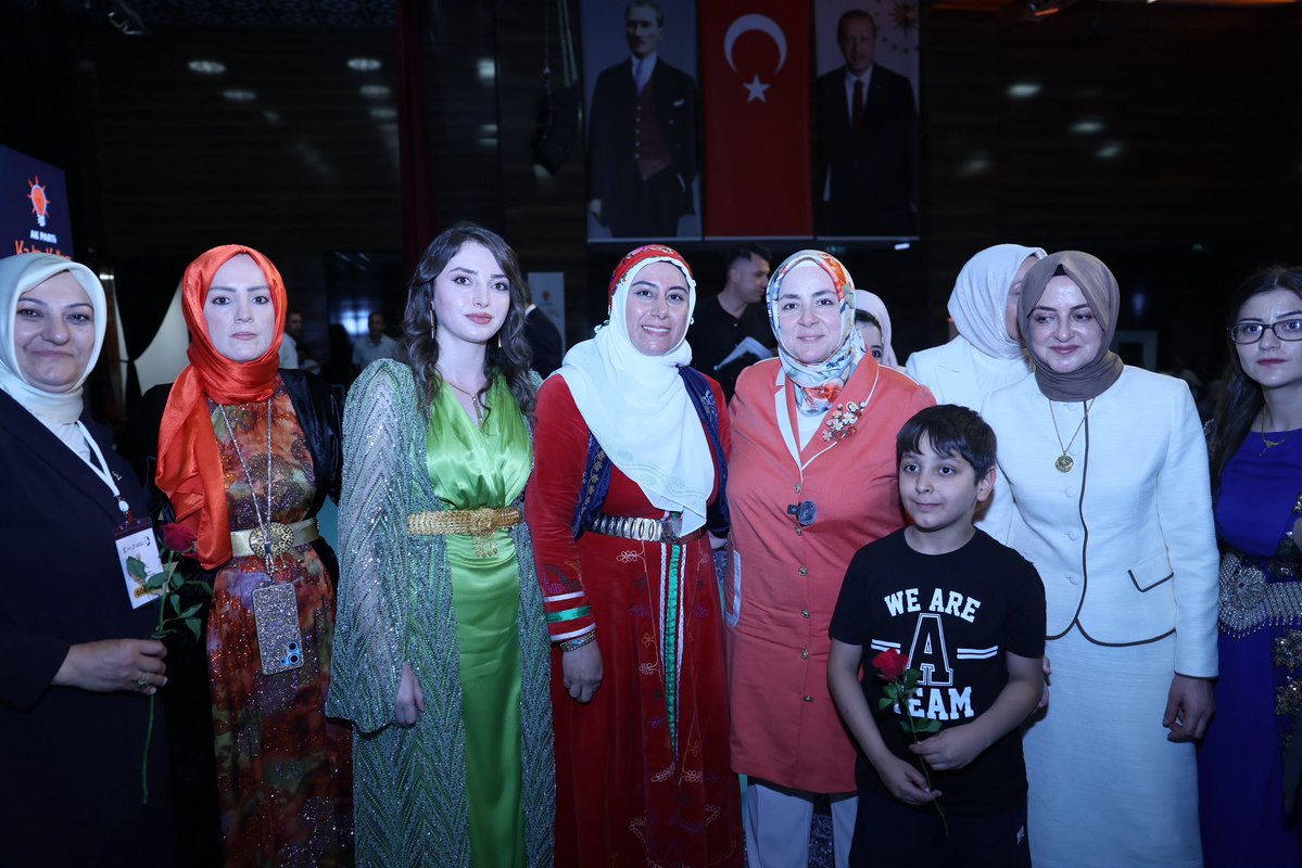 tugbaisikercan's tweet photo. Büyük bir coşkuyla gerçekleştirdiğimiz programda; terörden arındırılmış bir Türkiye'nin inşasının ancak kadınlarımızın asil duruşu, şefkati ve kararlılığıyla mümkün olacağını vurguladık. Katılan ve bu kutlu hedefe omuz veren tüm dava arkadaşlarımıza yürekten teşekkür ederim. https://t.co/ba0m1p3gvk