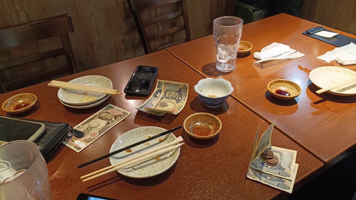 silvia_yusuke's tweet photo. ライブ前最後のスタジオ！そして、先週に続きまた唐揚げやらポテトなど同じもの食べる！そして、またみんないなくなったが、今日は金目のもの（というか金）をたくさん置いて行った！改めまして7/25（土）チャンたまのライブよろしくお願いします！気合入れていくぞ！#LUNASEA #コピーバンド https://t.co/hB8u0wnNua