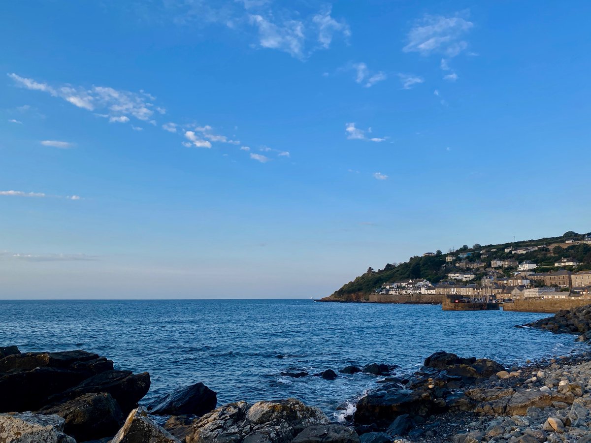 bakrim2000's tweet photo. Early morning light β¨π
π§‘
#mousehole #Cornwall https://t.co/uinfzBdVqS