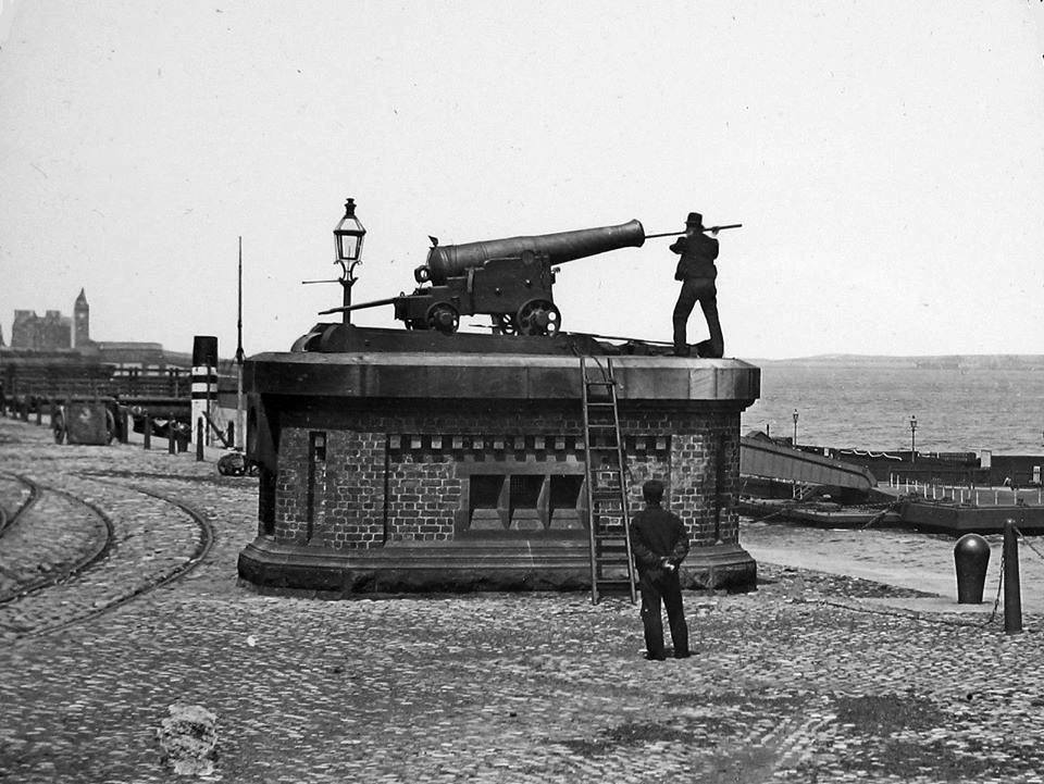Liverpool1207's tweet photo. 18th July 1969 - The famous One O'clock Gun falls silent. First fired in 1867 https://t.co/sjrbtXIC0K