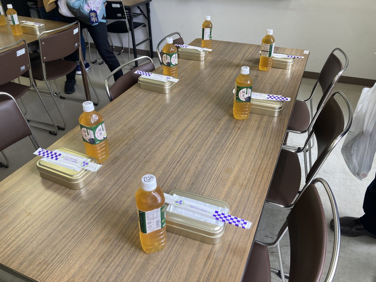gojyuSTG's tweet photo. 炭鉱見学でお弁当注文したらめちゃくちゃ雰囲気のあるお弁当でてきた https://t.co/RYP3uXJ2Yc