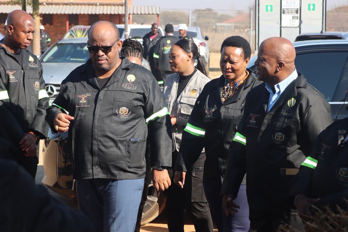 DBE_SA's tweet photo. Deputy Minister of Basic Education, Dr Reginah Mhaule, is today commemorating Nelson Mandela Day at Setumo Sephethe Primary School in the North West. In partnership with the Kwetso Foundation, the Department of Basic Education will also mark the official opening of the Kwetso Library, reaffirming a shared commitment to promoting literacy, expanding access to knowledge and creating opportunities for learners. As we honour the enduring legacy of Tata Nelson Mandela, we are reminded that service, compassion and education have the power to transform lives and build stronger communities.

#NelsonMandelaDay #67Minutes  #GovZAUpdates