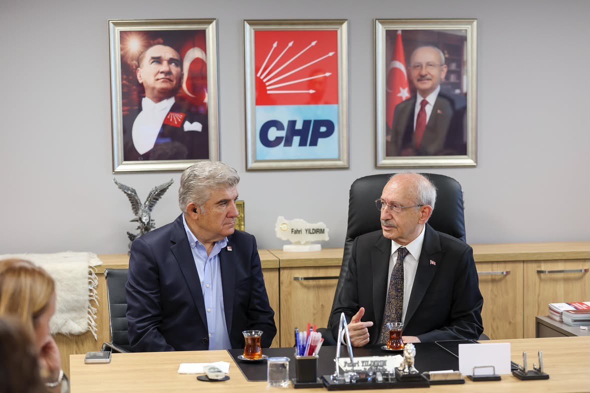 YildirimFahri's tweet photo. Sayın Genel Başkanımız Kemal Kılıçdaroğlu, CHP Bülent Ecevit Yerleşkesi’ne gelerek; Parti Okulumuzu ve Ankara İl Başkanlığımızı ziyaret etti. Nazik ziyaretleri için teşekkür ediyoruz. https://t.co/YU8ln6AhJu