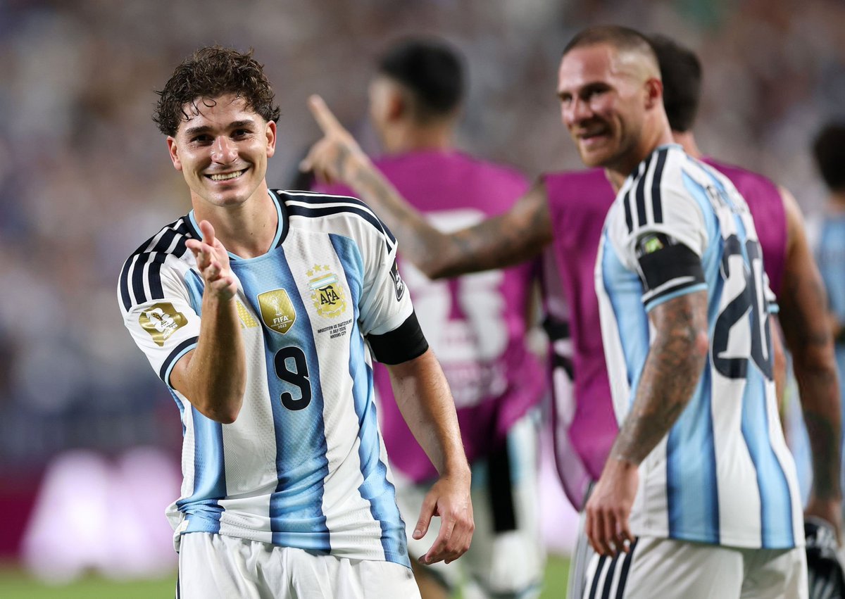 gatitodValorant's tweet photo. lo hago de vuelta...

busco mutuals argentinos o que le muestren apoyo a mi país. 🇦🇷soy valen, ocupo los pronombres he/him y hago edits. amo el kpop, el julienzo y a julián álvarez. porfi seamos mutuals 📷

#argentina📷 #mutuals #kpoptwt #aespa #newjeans #ifeye #argtwt https://t.co/5gNghfuuho