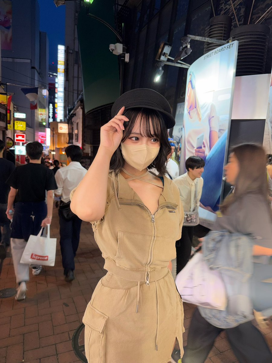 katekyo_nene's tweet photo. この格好で渋谷歩くオンナです。 https://t.co/PrJ0ewe2Le