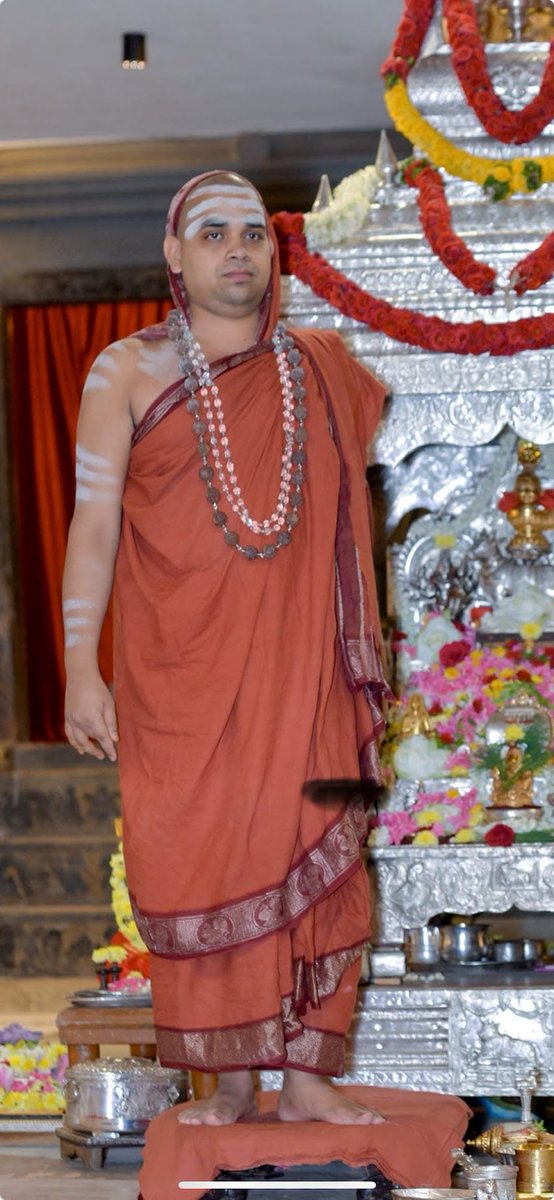neelabala's tweet photo. Once Shivaji Maharaj got pride of his prowess,saint Samarth Ramdas asked him to break stone,Shivaji Maharaj broke &amp;saw frog coming out of it&amp;asked how? Sant Ramdas said “Frog doesn’t survive on your support”Maharaj understood divine grace is only needed to survive-Sri Sannidhanam https://t.co/X0QyNtEl0q