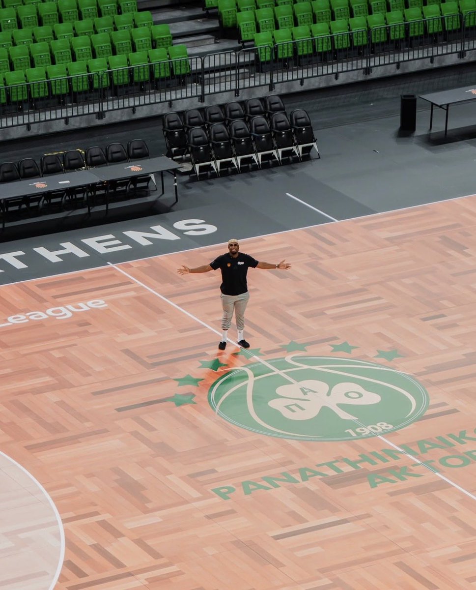 50NuancesDeNBA's tweet photo. 🇫🇷 Monsieur Guerschon Yabusele, bien arrivé dans sa nouvelle maison ! 👀☘️

La violence de l’équipe du Pana la saison prochaine… https://t.co/NZbAyV7hGG
