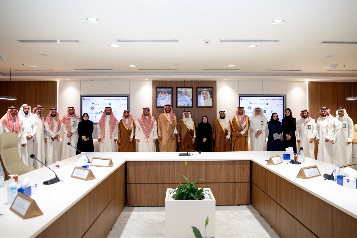 QassimUniv1's tweet photo. بحضور وكيل #جامعة_القصيم لتطوير الأعمال والشراكة المجتمعية الدكتور ماجد بن فضي العنزي، أطلقت #هيئة_الفروسية، بالتعاون مع #جامعة_القصيم، وعدد من شركاء النجاح منصة التطوير المهني المستمر لقطاع الفروسية «CPD».

وشهد إطلاق المنصة معالي نائب وزير البيئة والمياه والزراعة أ. منصور بن هلال المشيطي، والرئيس التنفيذي لهيئة الفروسية م. عبدالله بن أمان العسيري.

https://t.co/frWmAq3PoG