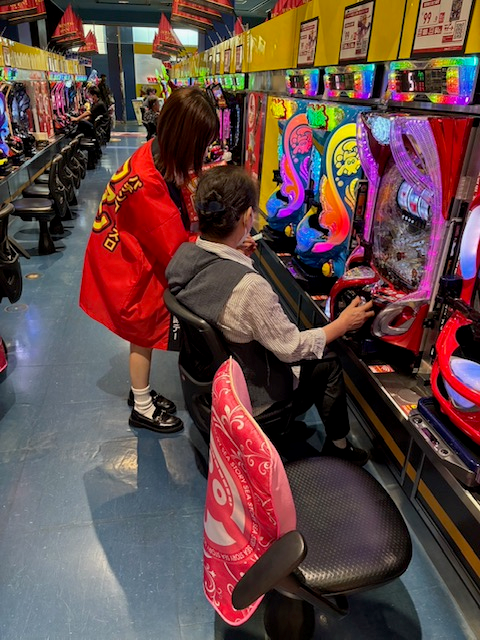 HYPERTOYOTA0809's tweet photo. こんばんは！

リニューアルオープン＆ファン感初日
多くのお客様のご来店ありがとうございました🙇‍♀️

本日の抽選会はキャンディキャッツさんがお手伝いして下さいました❗️
そして明日のファン感2日目をお手伝いしてくれるのはりぽぽさん✨

明日もハイパー豊田店へGO💨

＃NLファン感コンテスト https://t.co/D1BWhg4c16