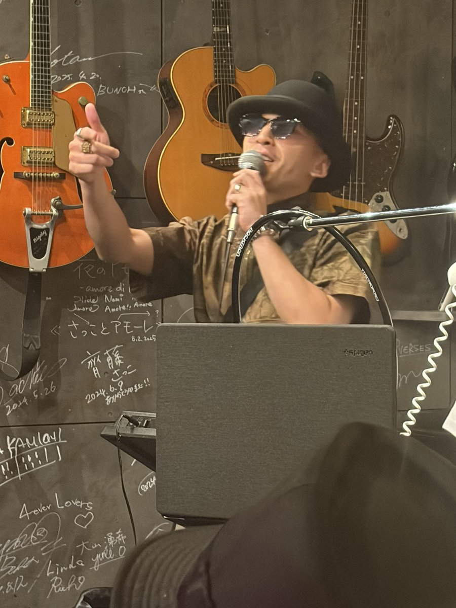 fflove2005's tweet photo. Clusterでいつも楽しい思いをさせてもらってるTOLAちゃんフェスタに遊びに行ってきました
若いパワーで元気をもらってきたよ。ありがとうございました。サインも貰いました。 https://t.co/QBwlVEbX3F
