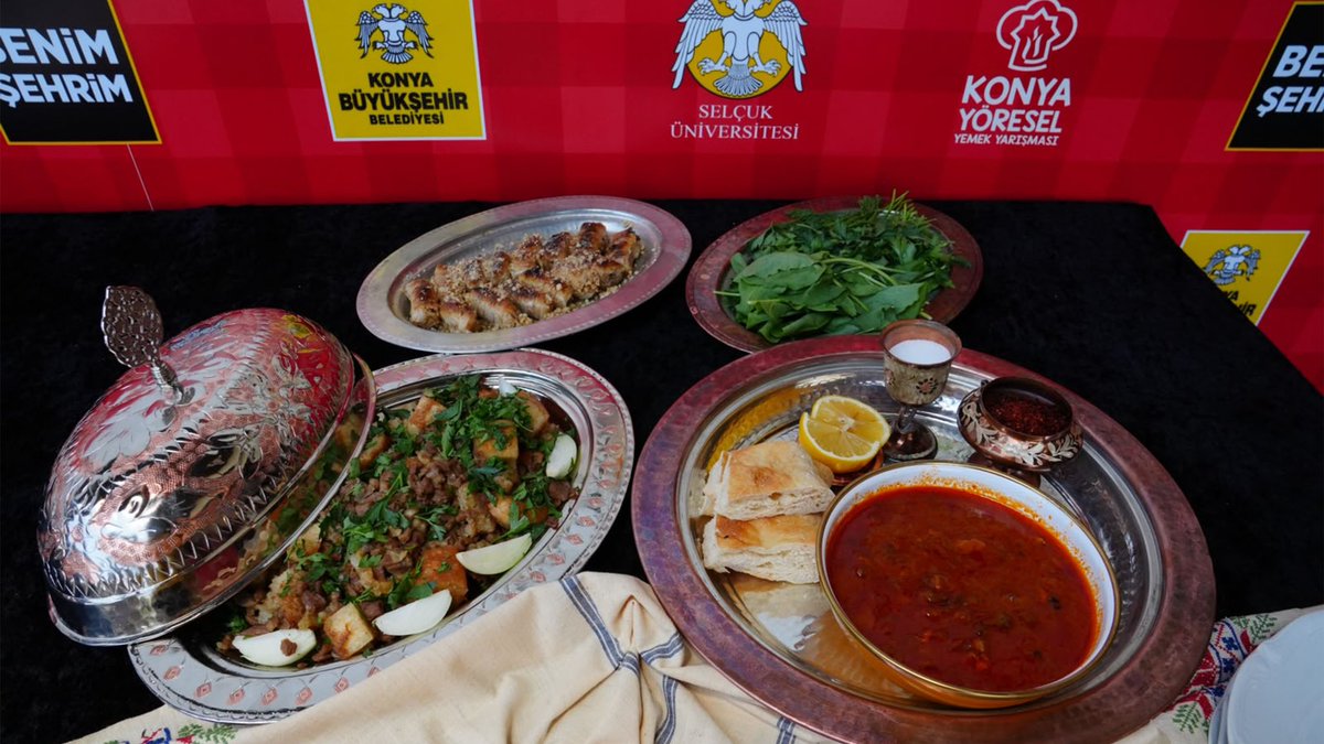 selcukuniresmi's tweet photo. Üniversitemiz ile @KonyaBuyuksehir Belediyesi iş birli��inde düzenlenen Konya Yöresel Yemek Yarışması il finalinde, Turizm Fakültemiz Gastronomi ve Mutfak Sanatları Bölümü öğretim üyeleri jüri kurulunda görev alarak değerlendirme sürecine akademik katkı sundu. Konya mutfağının zenginliğini ortaya koyan yarışma, il genelinde dereceye giren yarışmacıların ödüllendirilmesiyle sona erdi. 💫

#SelçukÜniversitesi 🏆