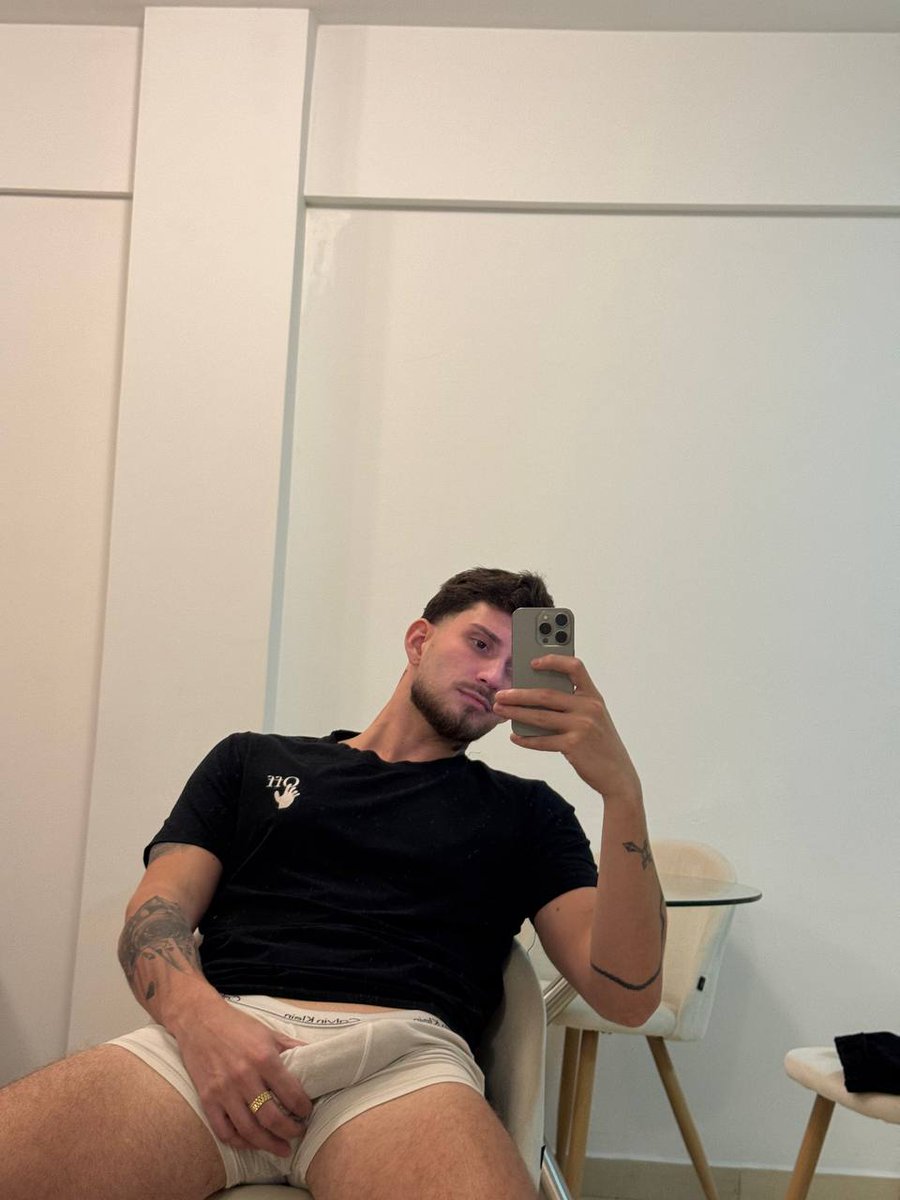domjckishim's tweet photo. Come say hi. I don't bite... unless you ask nicely. https://t.co/pc6HasBMhJ
